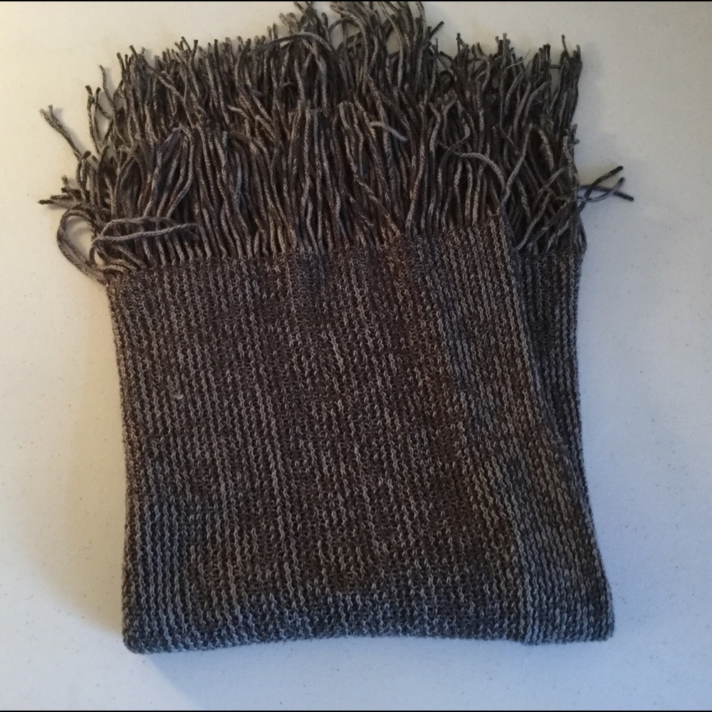 Infinity scarf in shades of Gray with fringe - Picture 5 of 5